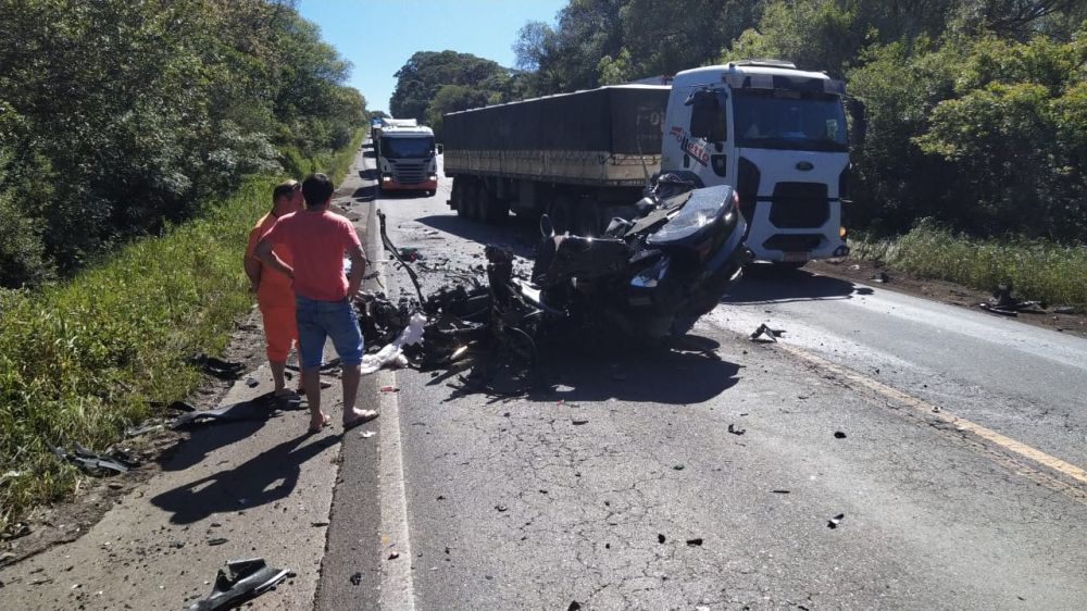 Carro Fica Destru Do E Uma Pessoa Morre Em Grave Acidente Em Ponte